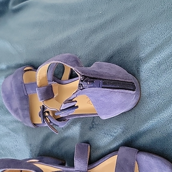 Zip back strappy very low heels - Picture 2 of 4